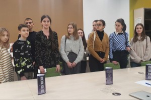 29 декабря 2022 года. Юридический факультет МГУ с экскурсией посетили ученики и педагоги МБОУ «Школа №100» города Донецка.  Школьники также посетили «Центр нотариального права».